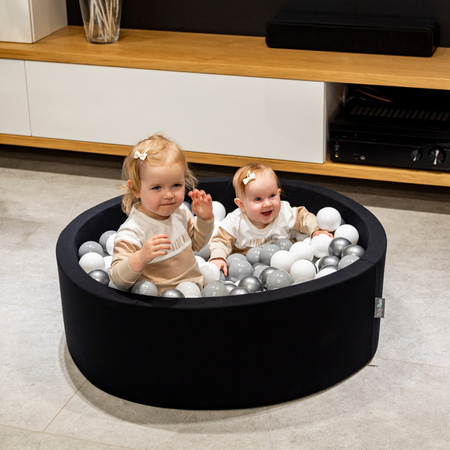 KiddyMoon Kinder Bälle für Bällebad Baby Spielbälle Plastikbälle ∅7cm Made in EU, weiß/grau/silbern