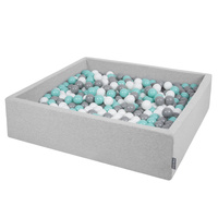 KiddyMoon Quadrat Bällebad Bällepool ∅ 7Cm Eckig Ballgruben Für Babys Spielbad Kleinkinder, Hergestellt in der EU, hellgrau:weiß-grau-helltürkis, 120x30cm/300 Bälle