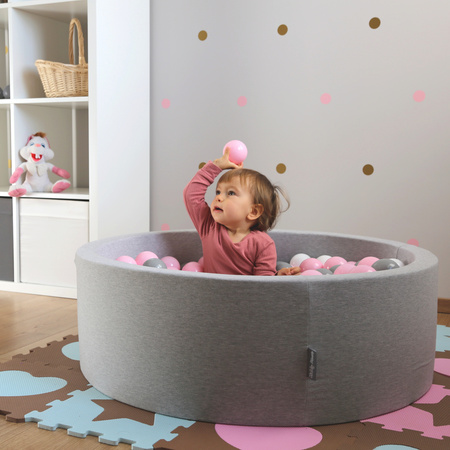 KiddyMoon Kinder Bälle für Bällebad Baby Spielbälle Plastikbälle ∅7cm Made in EU, weiß/grau/puderrosa